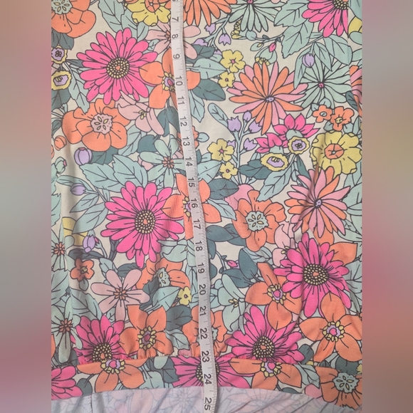🥳 3/$30 The Zig Zag Stripe Multicolor Floral Print Blouse Size M - Picture 6 of 7